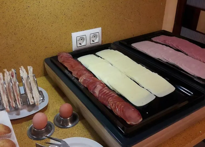 托雷斯途锐诺酒店 2*